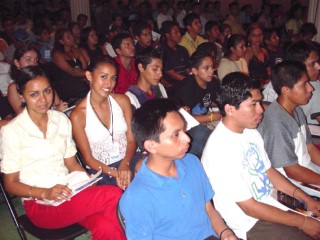 Algunos de los asistentes de la conferencia en Tamazunchale, S.L.P.