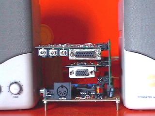 Computadora Fase III con sonido estreo, MIDI y palanca